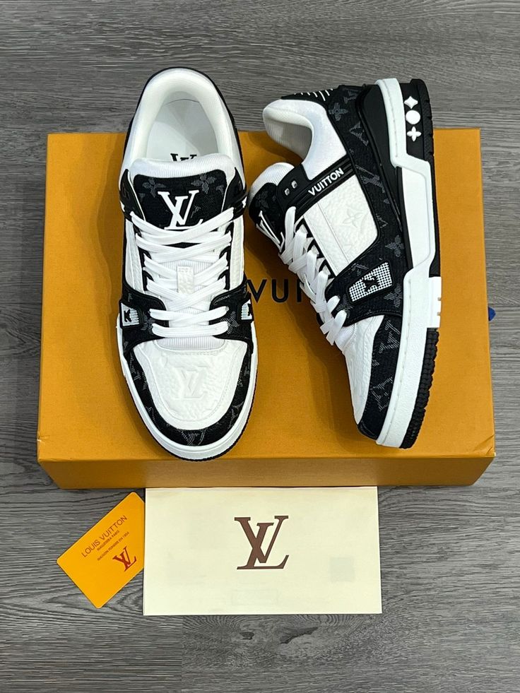 أحذية LV الرياضية